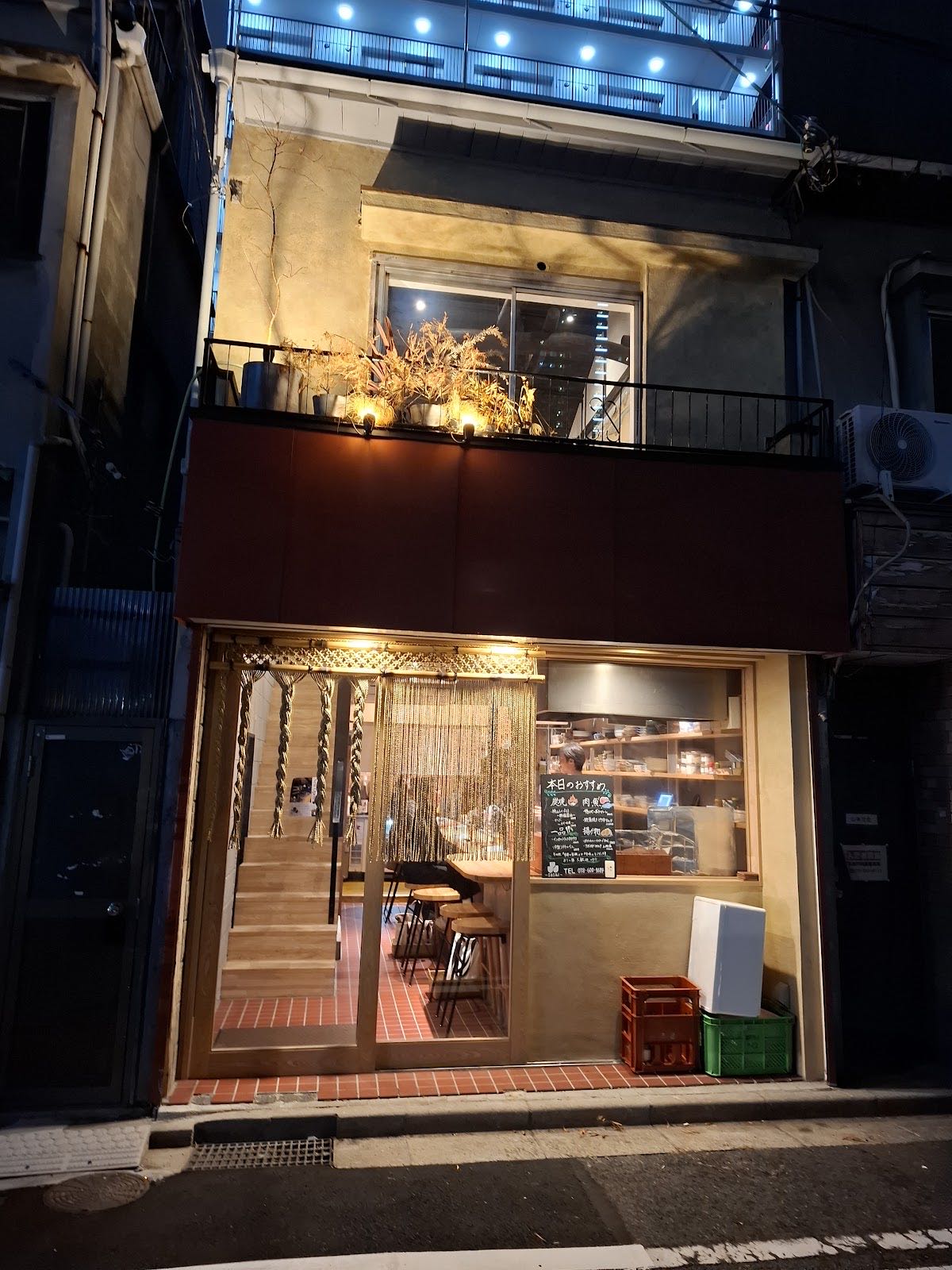 夜の外観