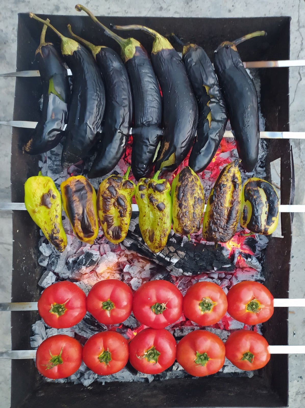 炭火で焼く野菜